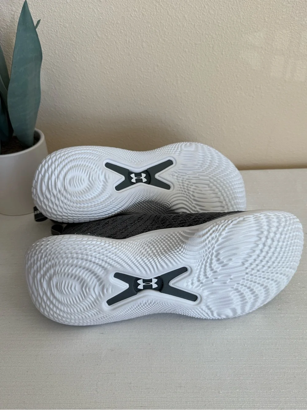 New Under Armour Curry Gray Athletic Sneakers with White Speckled Sole